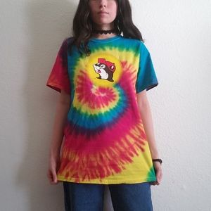 Buc-ee's tie dye shirt